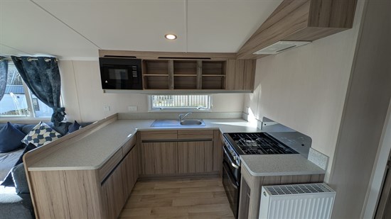 Coed Helen, Swift Atlantique - kitchen